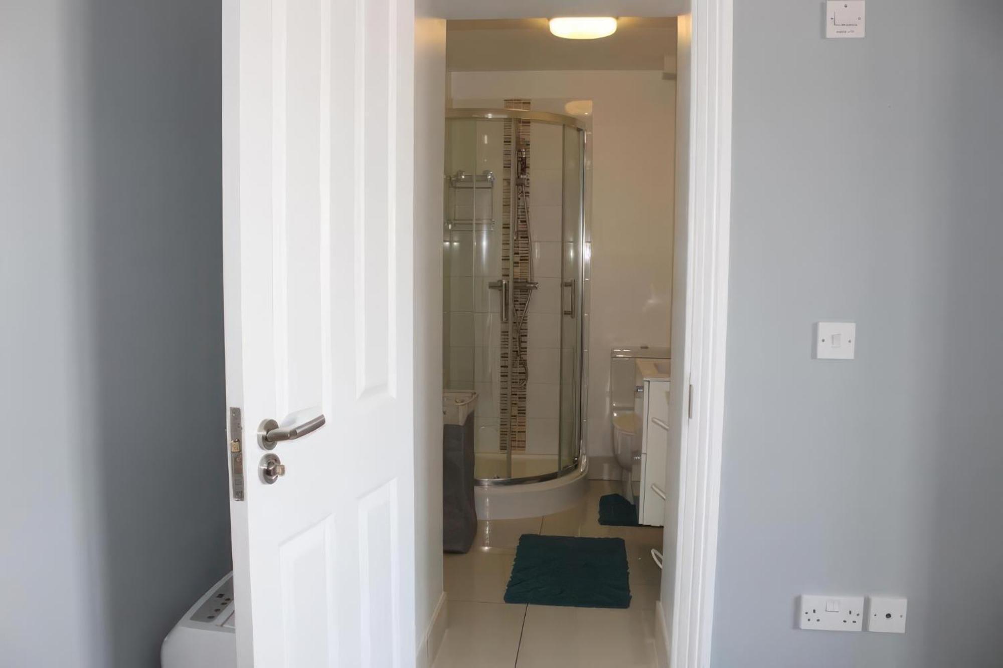 Lovely 2 Bed 2 Bath Flat With Free Parking Poole Ngoại thất bức ảnh