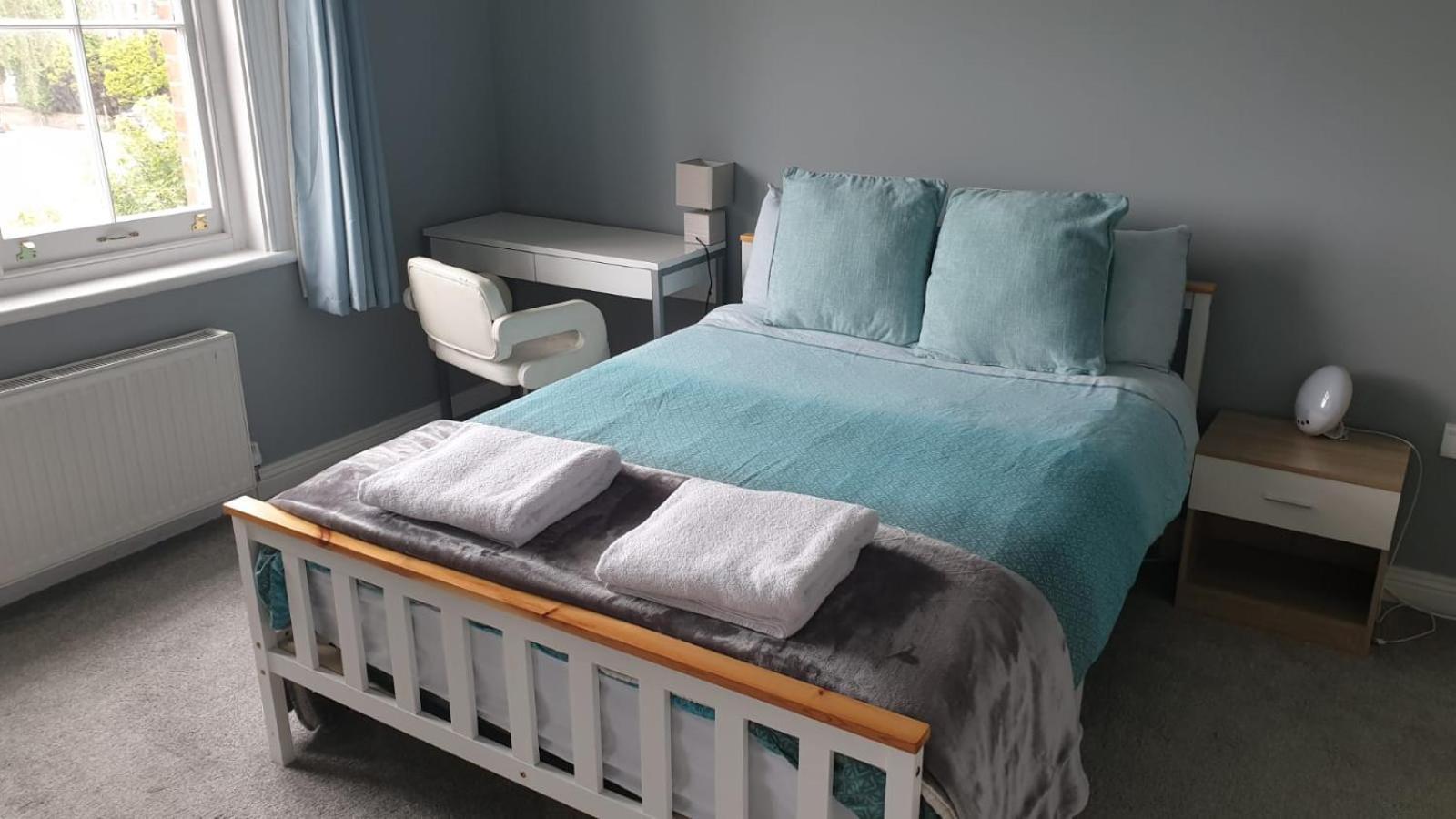 Lovely 2 Bed 2 Bath Flat With Free Parking Poole Ngoại thất bức ảnh